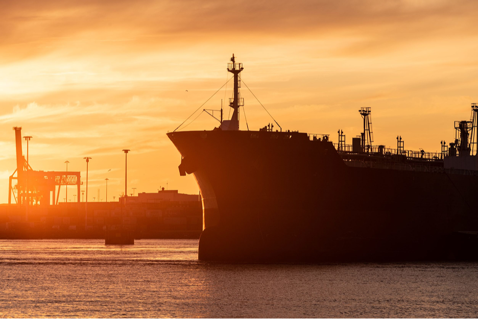 中東衝突推升油輪運價 哪些關鍵航運股與ETF受關注?